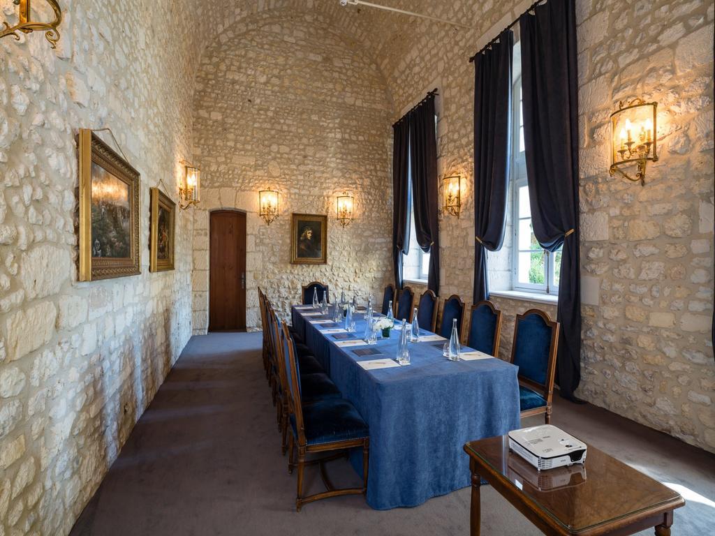 Chateau De Mirambeau - Relais & Chateaux Buitenkant foto