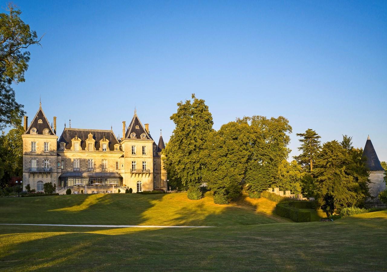Chateau De Mirambeau - Relais & Chateaux Buitenkant foto