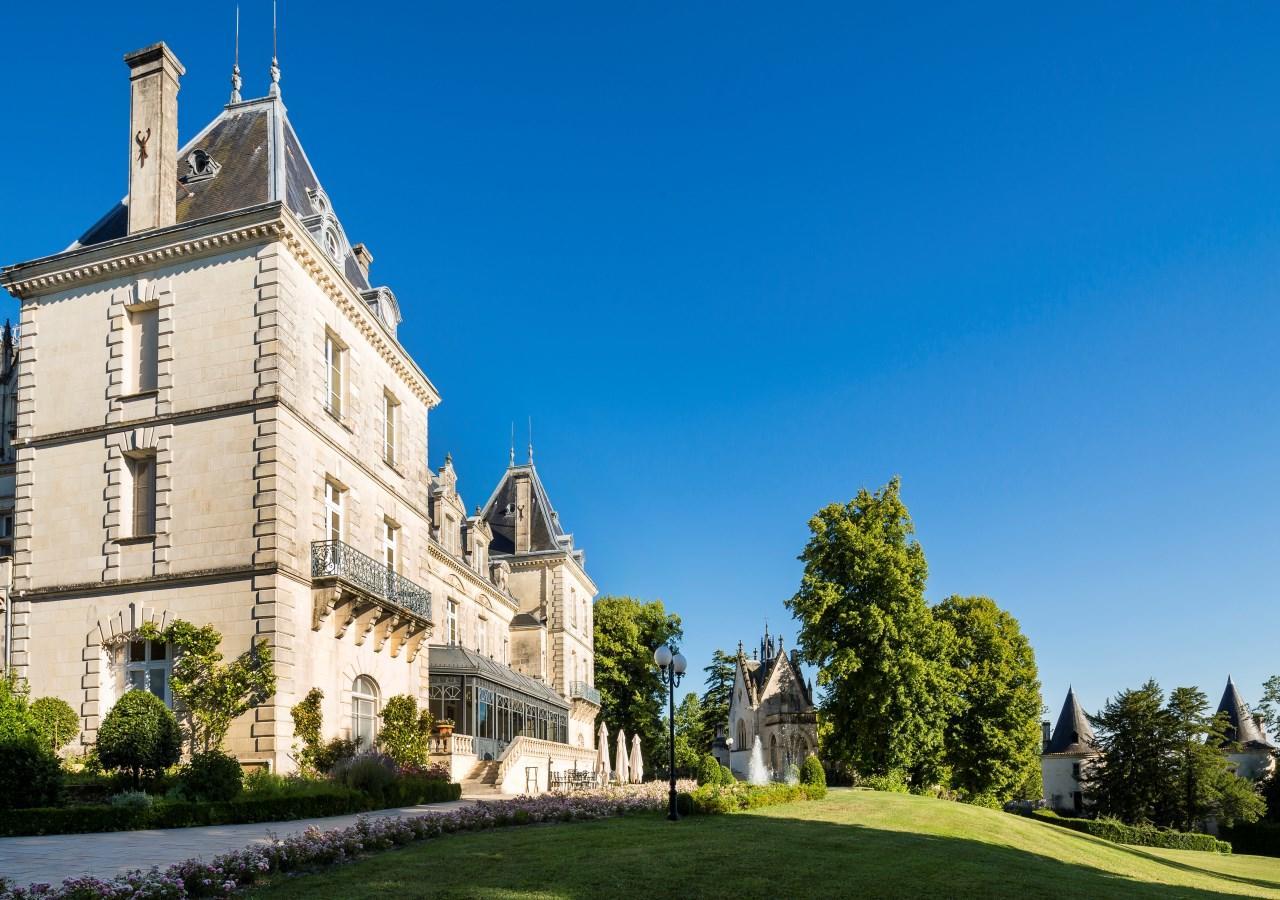 Chateau De Mirambeau - Relais & Chateaux Buitenkant foto