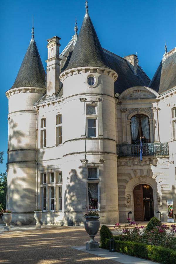 Chateau De Mirambeau - Relais & Chateaux Buitenkant foto