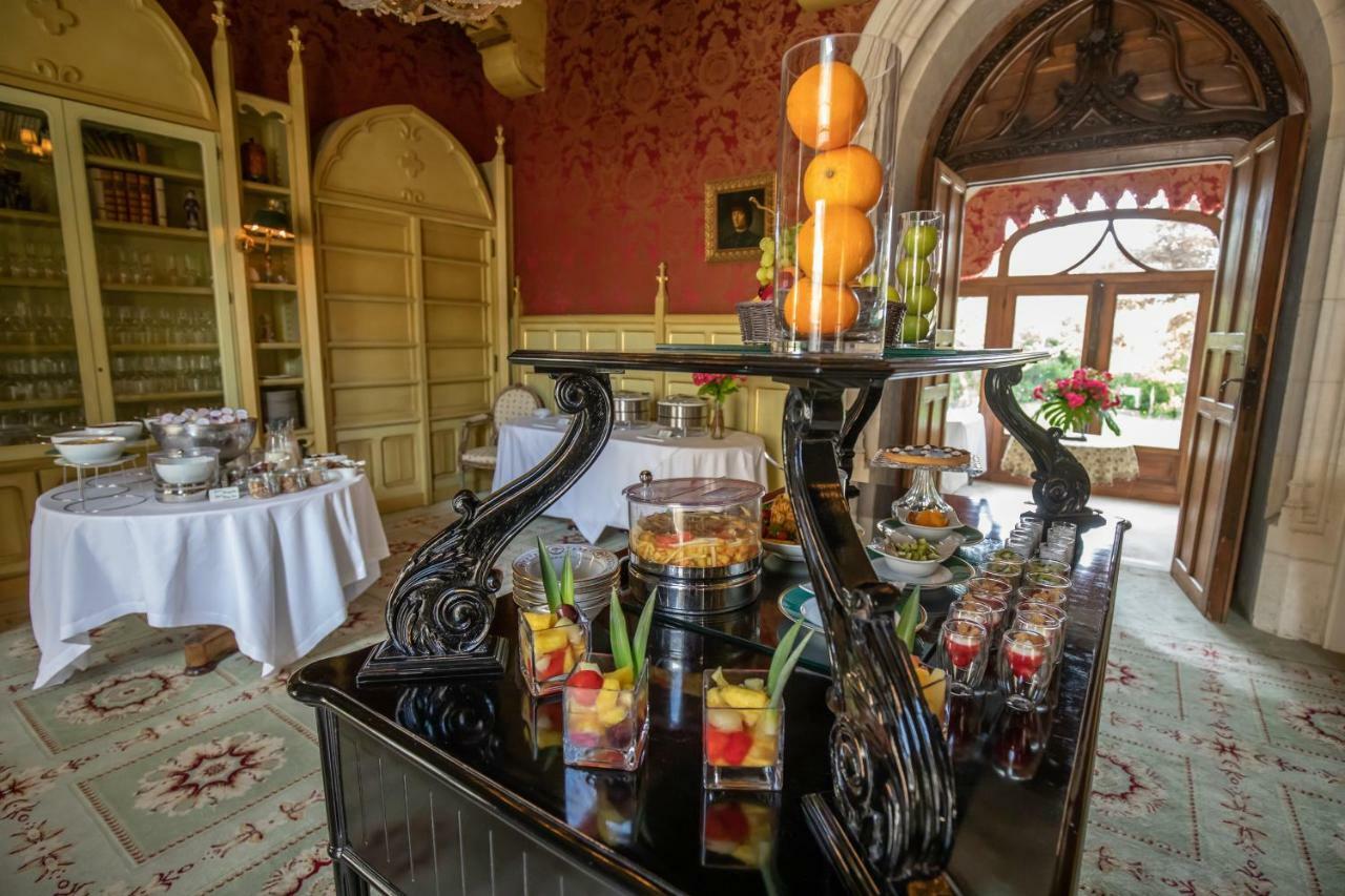 Chateau De Mirambeau - Relais & Chateaux Buitenkant foto
