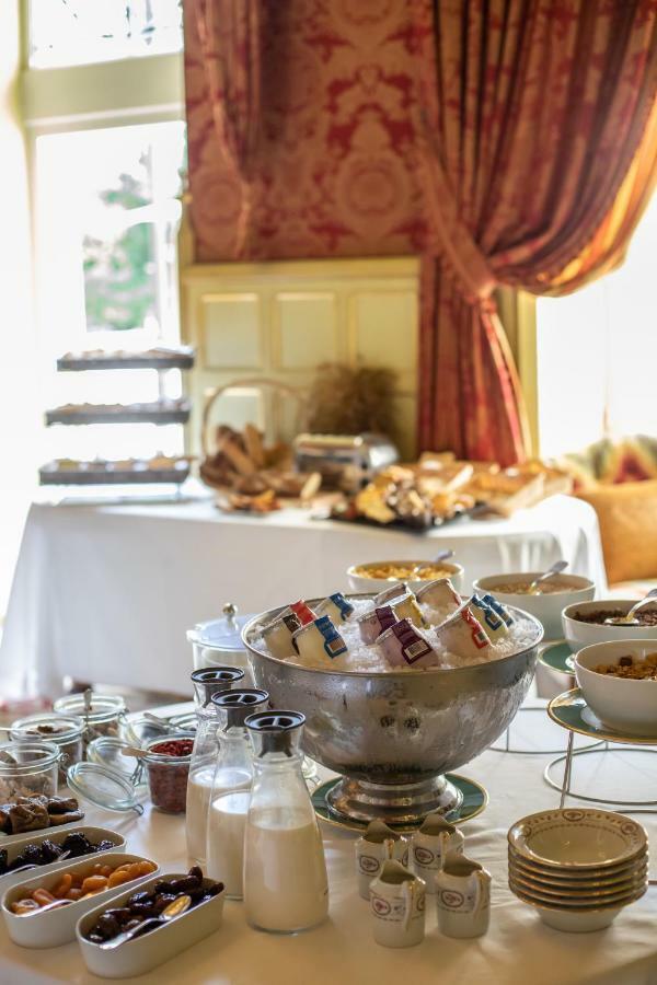 Chateau De Mirambeau - Relais & Chateaux Buitenkant foto